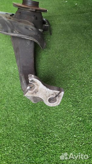 Кулак поворотный передний правый Audi A8 D4 cdra