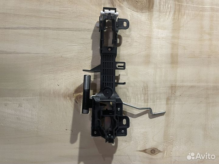 Кронштейн ручки пер.правой Lexus RX450h