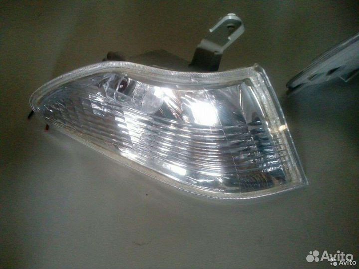 Габарит к фаре Тойота Карина 210 кузов 98-01 г.в