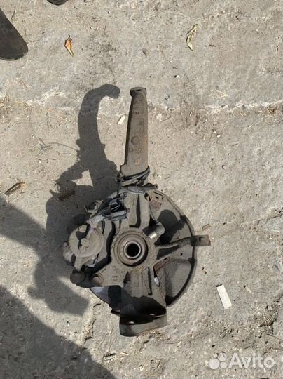 Кулак передний правый Мазда 6 GG