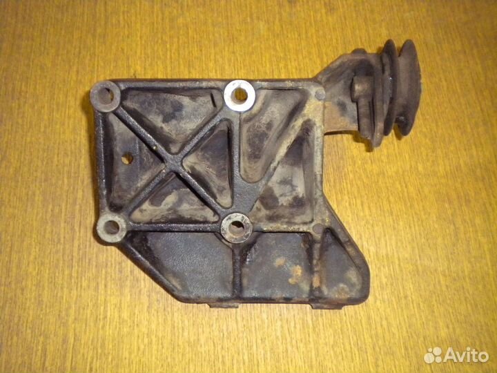 Крепление компрессора LD20T-II Nissan Largo