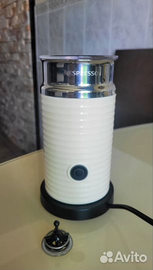 Капучинатор nespresso aeroccino 3 бежевого цвета