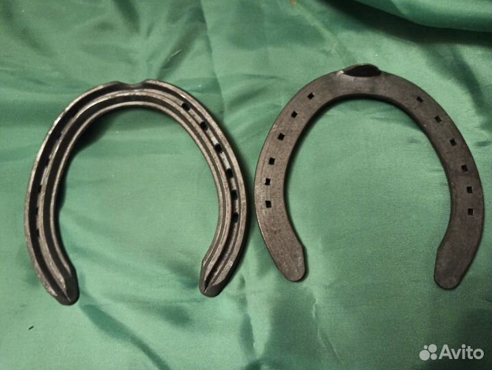 Подковы для лошади новые