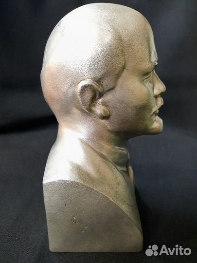 Бюст В.И.Ленина