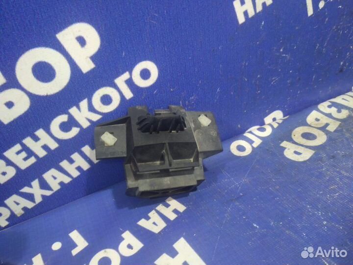 Кронштейн Bmw E65 седан 2004