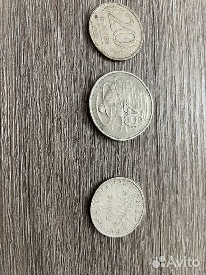 Монеты и значки