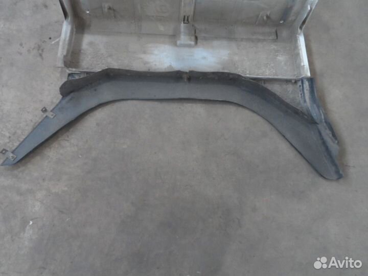 Брызговик передний правый для Renault Magnum 0080