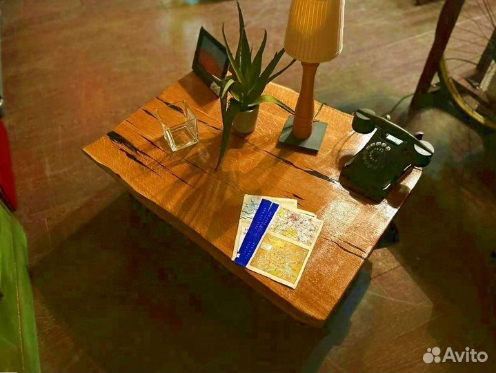 Низкий столик из массива