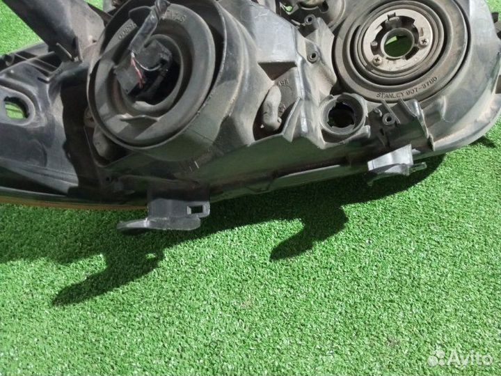 Фара правая Mitsubishi Lancer Cedia CS2A