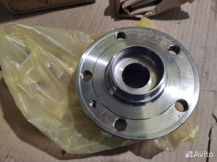 Ступица задняя 8V0598625C