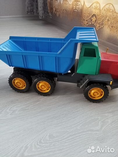 Игрушка самосвал