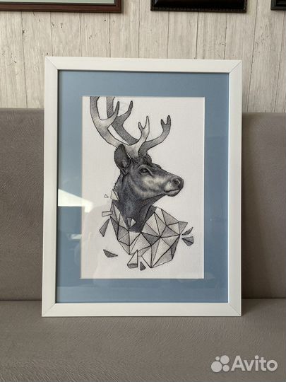 Картина-вышивка с оленем