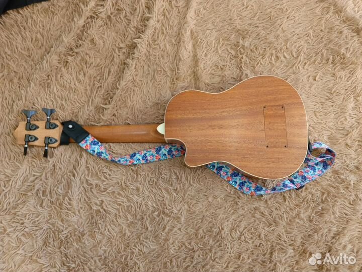 Бас укулеле безлад