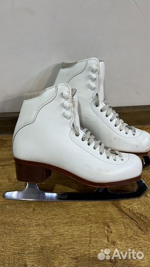 Коньки фигурные Axel