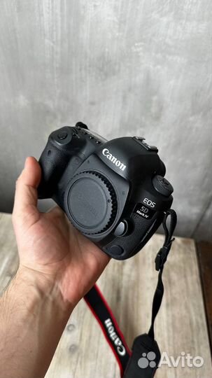 Зеркальный фотоаппарат canon 5D mark4