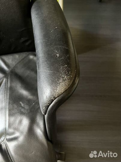 Кожанное кресло