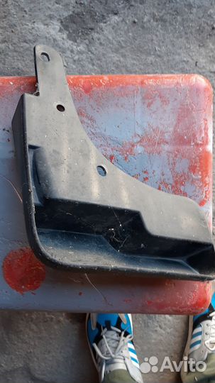 Ниссан х трейл т32 брызговик правый передний