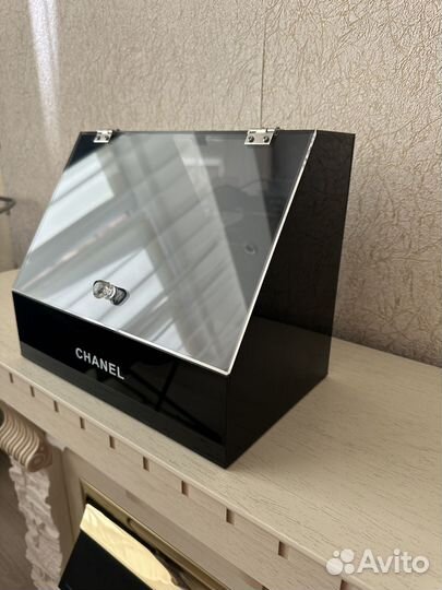 Органайзер Chanel для косметики большого размера