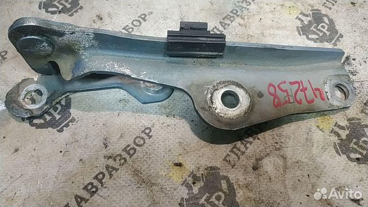 Петля капота левая MMC 2006г- б/у