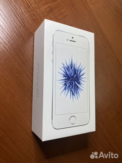 Телефон iPhone SE 2016 32gb