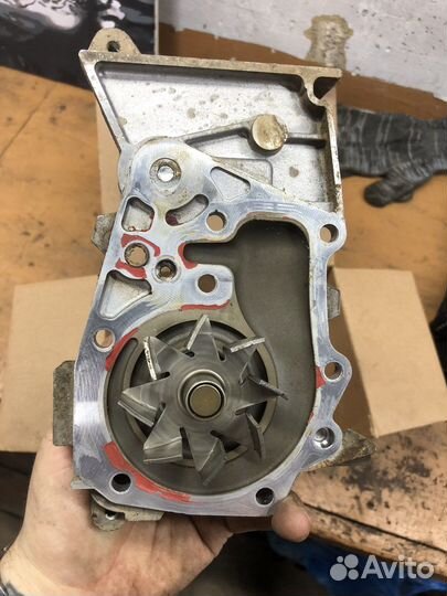 Помпа Renault sandero 1