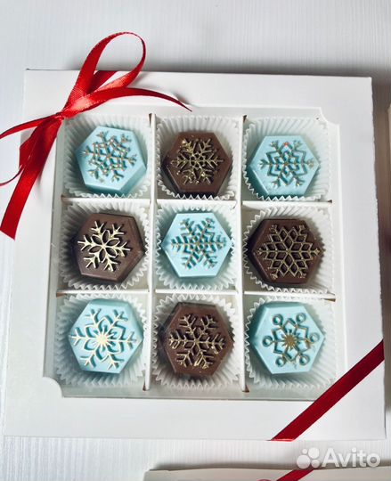 Новогодние шоколадные конфеты ручной работы