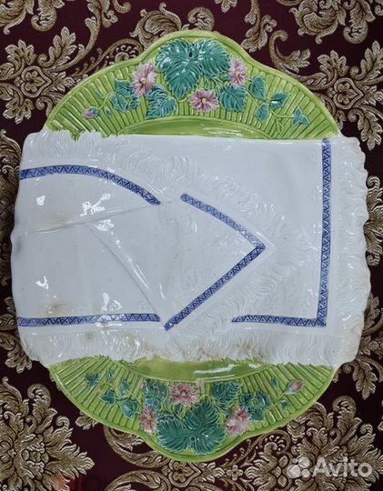 Блюдо старинное. Тарелка. Сухарница с полотенцем