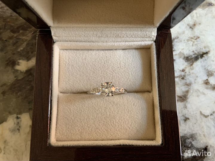 Золотое кольцо с бриллиантами 1 карат и с сертифик