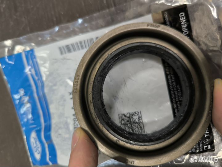 Сальник привода RH Expl 7T4Z7R284A ford