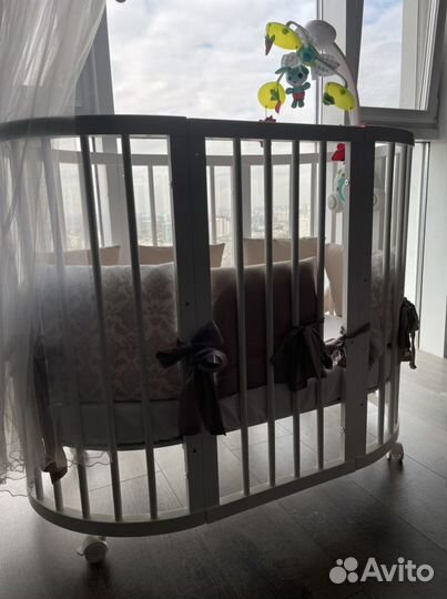 Кровать с маятником