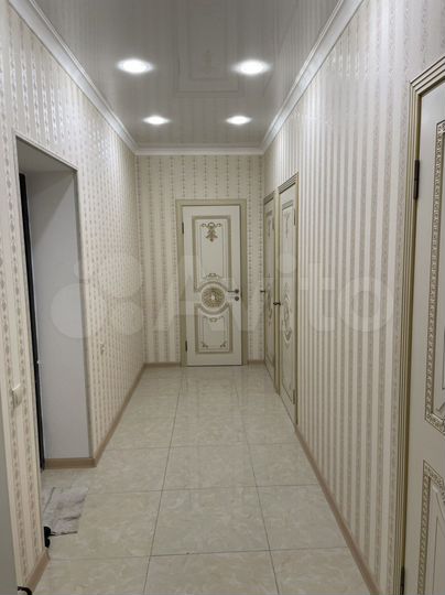 2-к. квартира, 60 м², 1/6 эт.