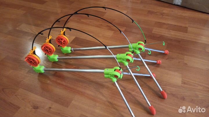 Самоподсекающая зимняя удочка Саранча