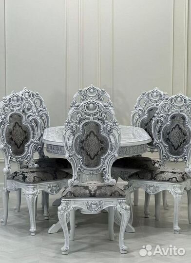 Кухонный стол и стулья комплект