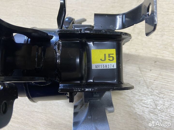 Опора двигателя правая Toyota Camry 75