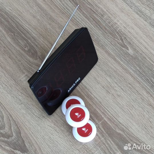 Кнпока вызова официанта и табло отображения вызова