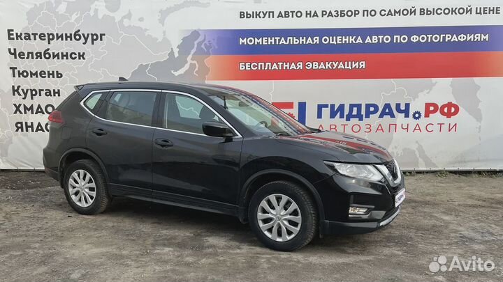 Накладка центральной консоли левая Nissan Roque (T32) 68921-4BA0A