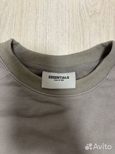 Свитшот essentials