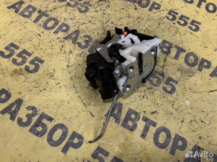 Замок двери передний правый Mitsubishi Lancer 9