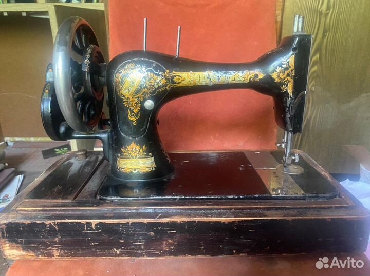 Рабочая ручная швейная машина зингер