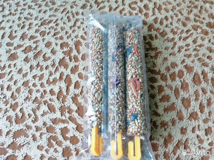 Новое, запечатанное лакомство для хомяка