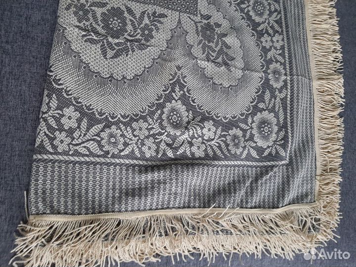 Винтажная гобеленовая скатерть