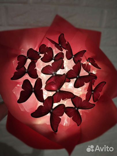 Букет из бабочек красный