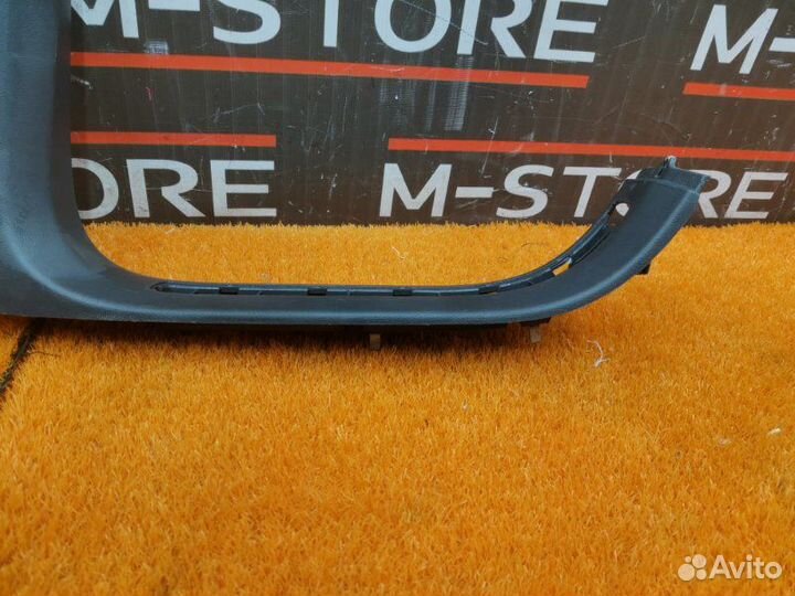 Накладка на порог салона правая Volkswagen Touareg