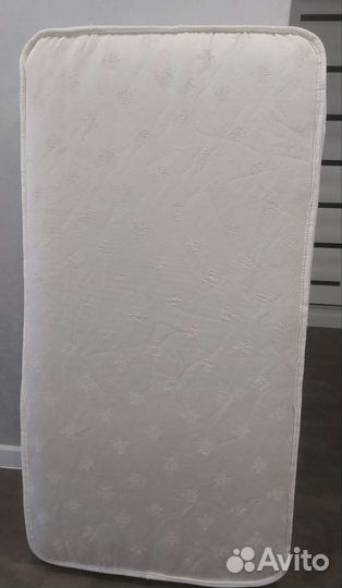 Детская кроватка с продольным маятником