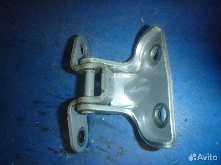 Петля двери задней левой верхняя hyundai solaris 2