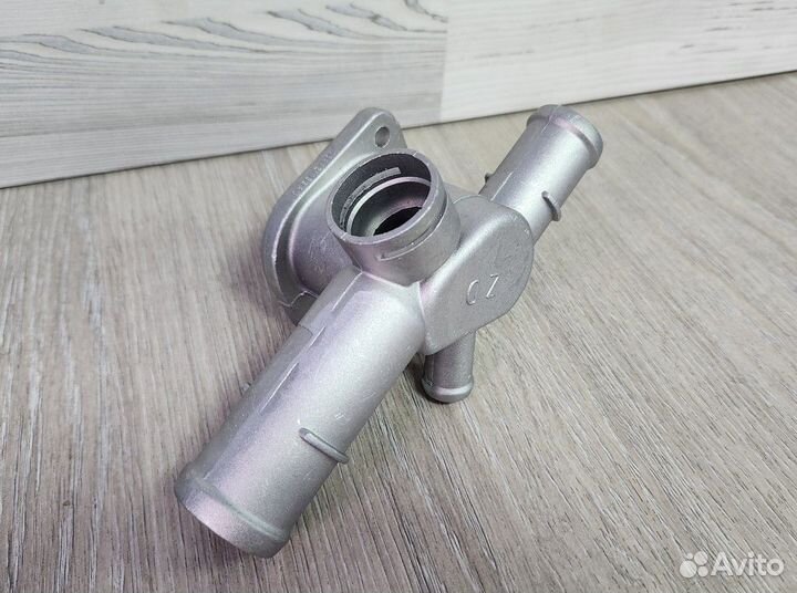 Фланец системы охлаждения (металл) OEM06A121132RME