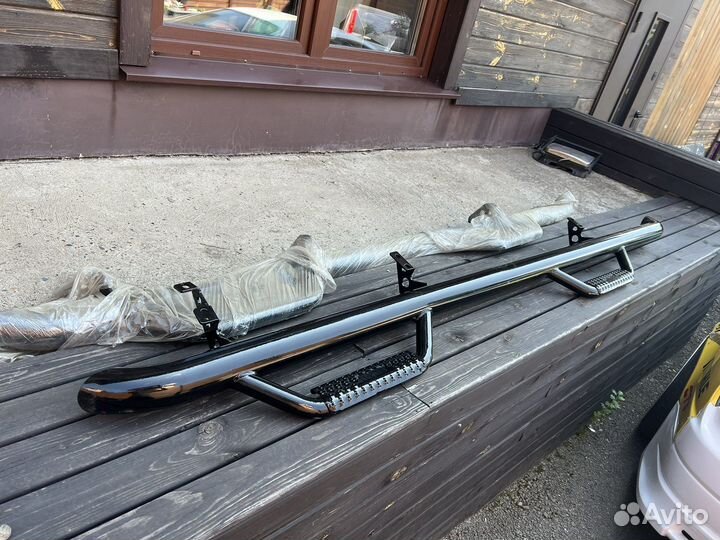 Продам пороги-подножки Toyota Tundra