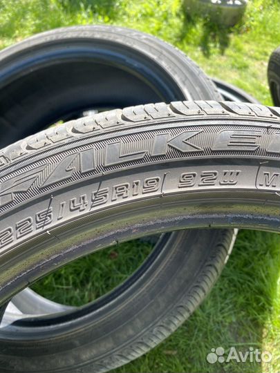 Falken Ziex ZE001 A/S 2.25/45 R19