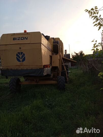 Комбайн New Holland TC 5.90, 2003