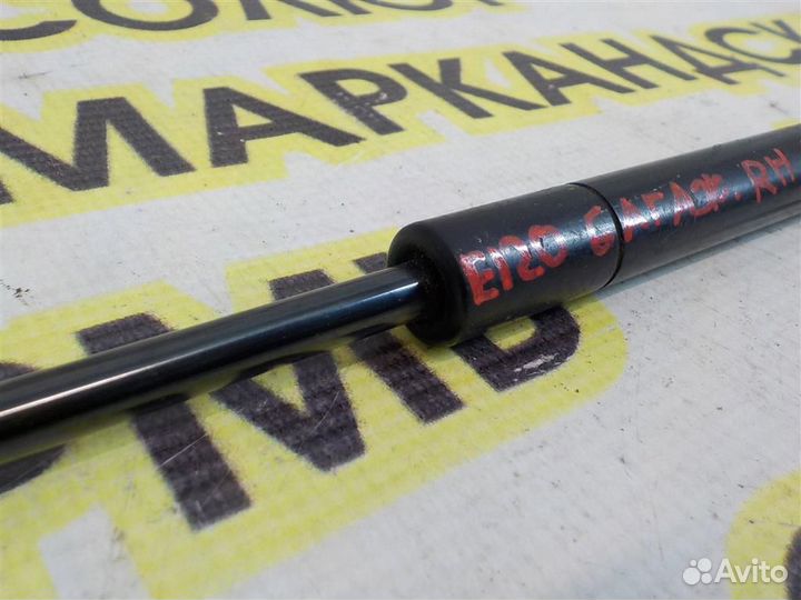 Амортизатор двери багажника Toyota Corolla (E120)